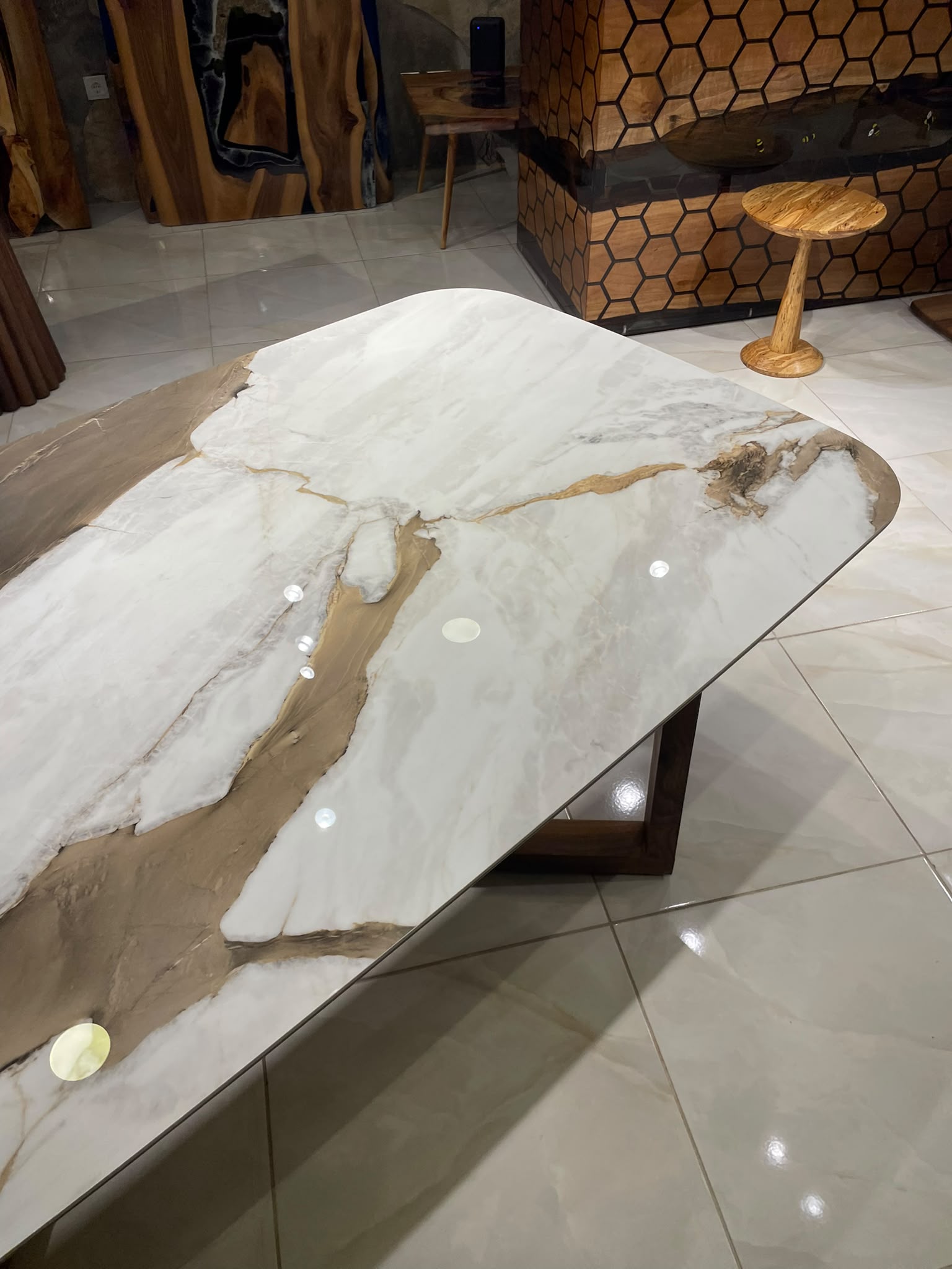 Gemma Bronz Porcelain Table - Image 2