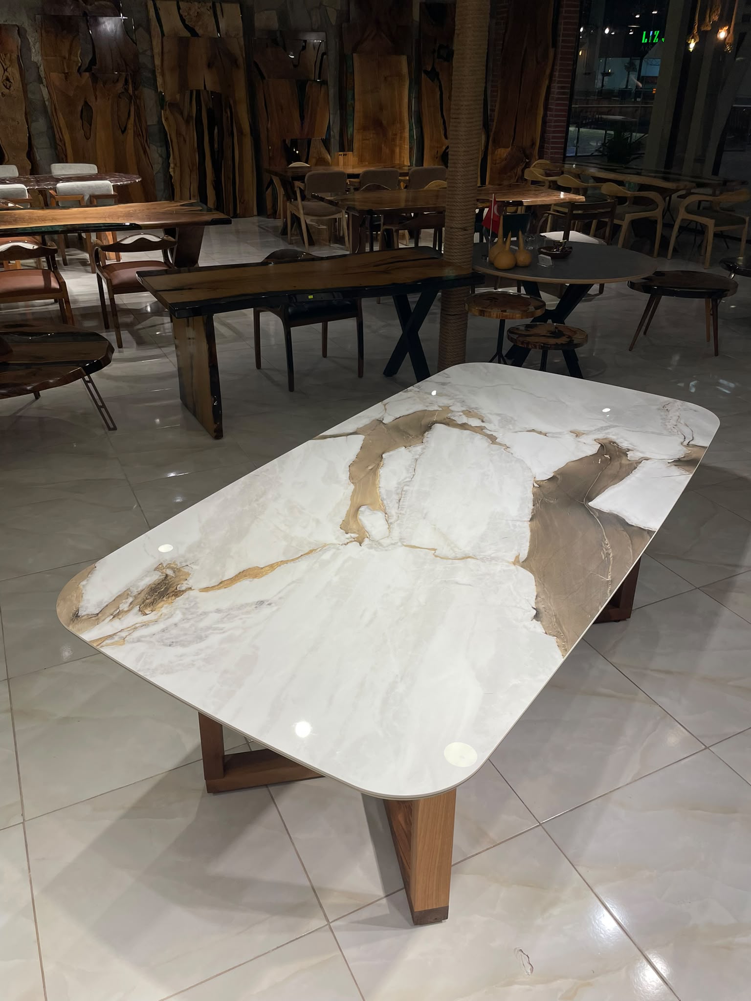 Gemma Bronz Porcelain Table - Image 3
